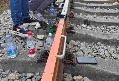 Rail Straightness Measuring Device